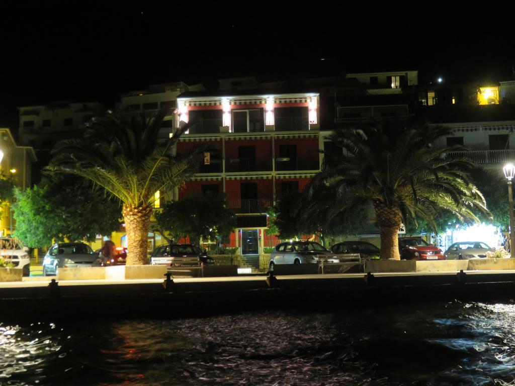 Casa Rosada Hotell Podgora Exteriör bild